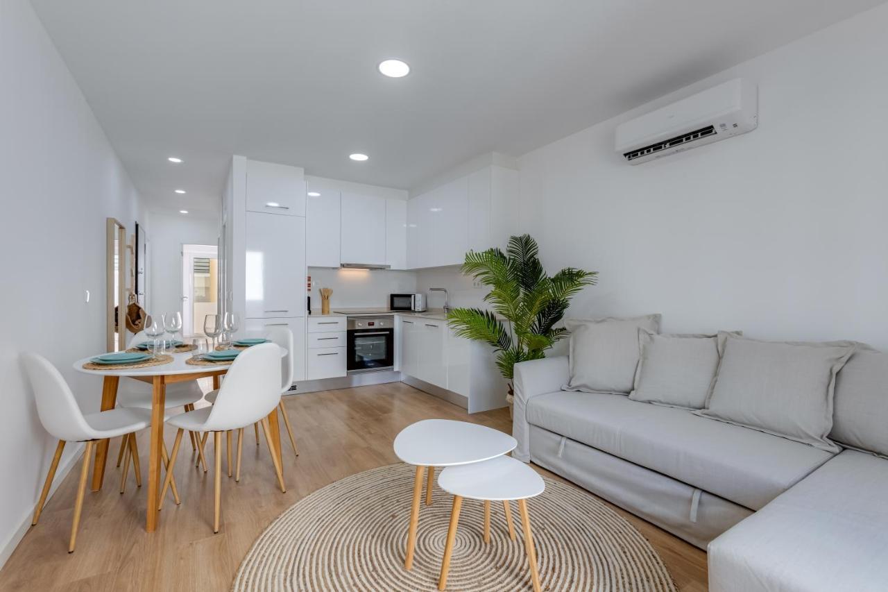 T2 Rosa Dos Ventos, A/C & Terrace - Casas & Papeis Apartment Armacao de Pera Bagian luar foto