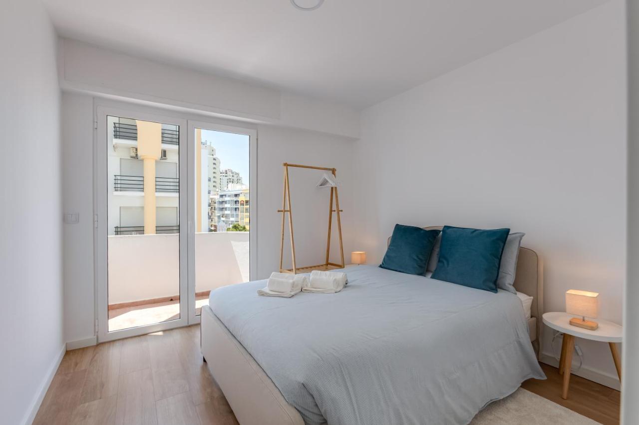 T2 Rosa Dos Ventos, A/C & Terrace - Casas & Papeis Apartment Armacao de Pera Bagian luar foto